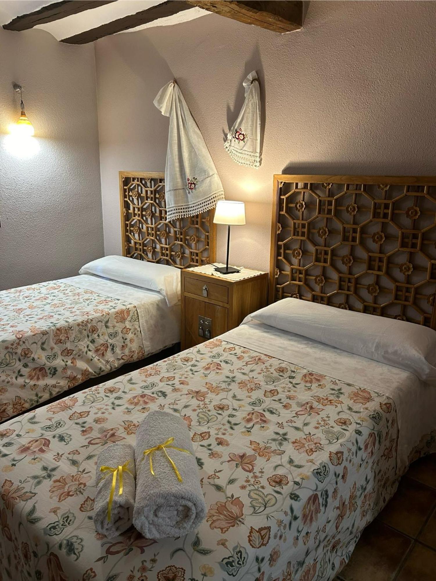 Hotel Rural La Aldea Encantada Quintanilla del Monte de Rioja Exterior foto